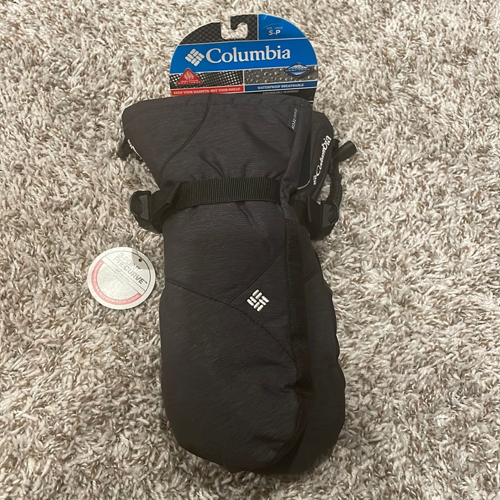 Columbia woman’s insulated ski mittens new with tags